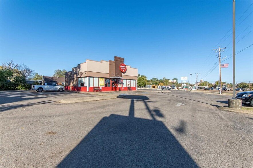 More Photos Of 190 Bridge Ave, Savannah Restaurant For Sale