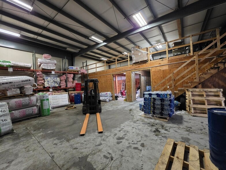 More Photos Of 2050 Old Bailey Rd, Ridgeland Showroom For Lease