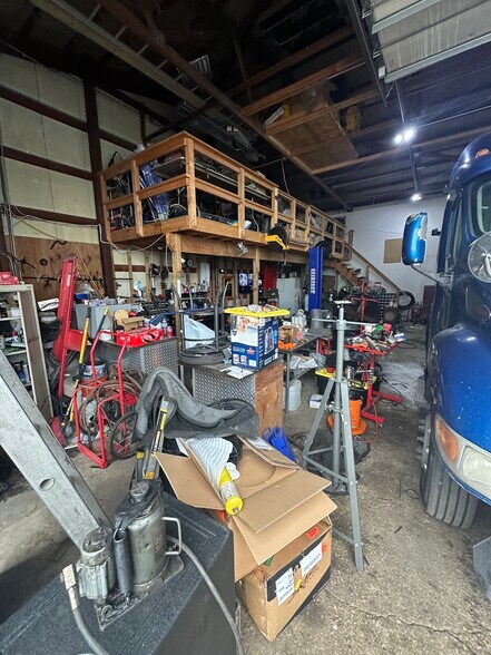 More Photos Of 18949 S Wolf Rd, Mokena Warehouse For Lease