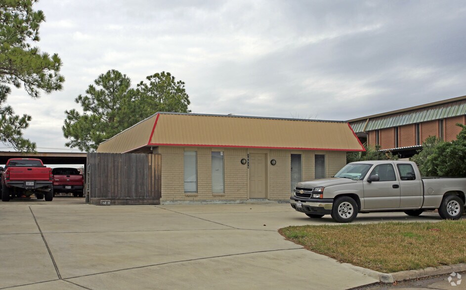 Primary Photo Of 16818 Titan Dr, Houston Office For Sale