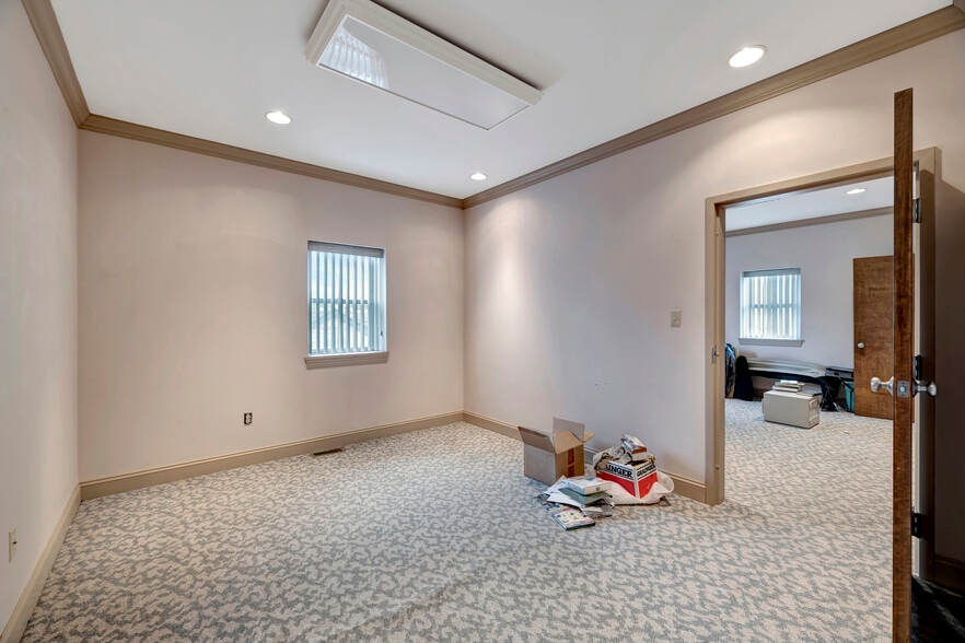 More Photos Of 101 N Gray Ave, Wilmington Medical For Sale