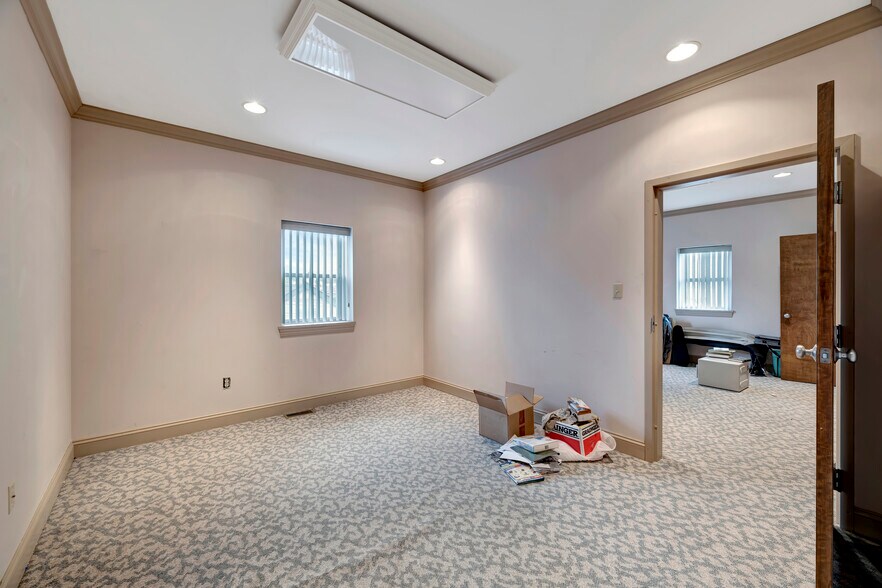 More Photos Of 101 N Gray Ave, Wilmington Medical For Sale