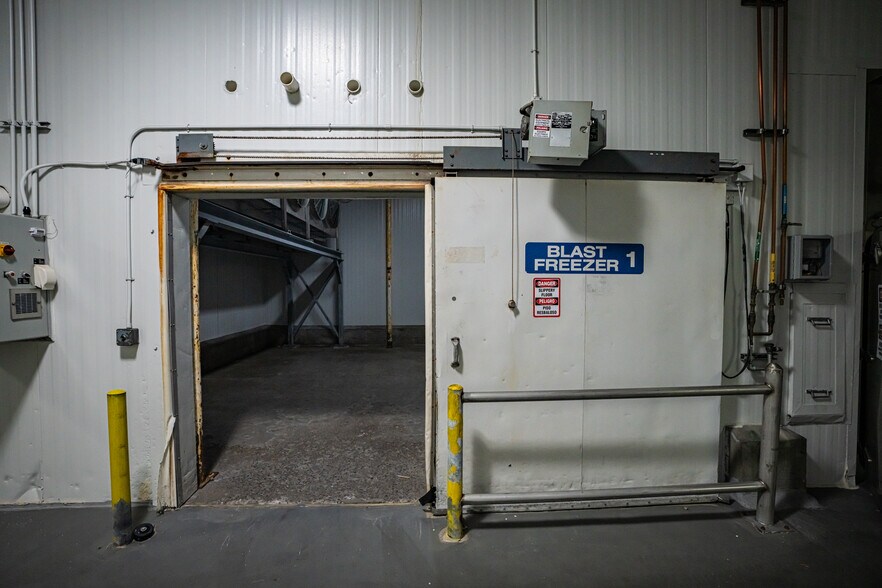 More Photos Of 811 N 1st St, Silverton Industrial For Sale