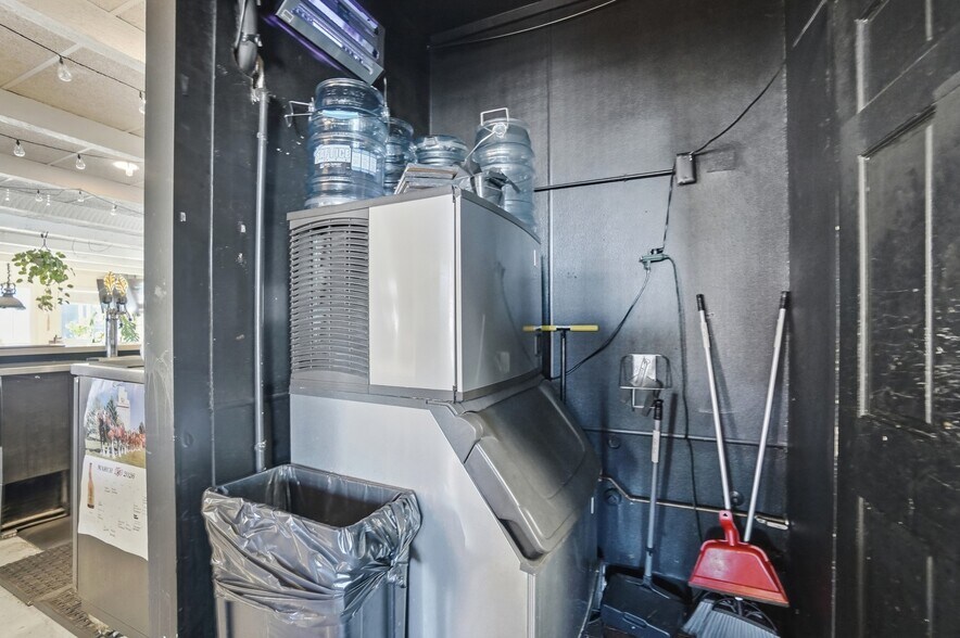 More Photos Of 1256 Columbus Rd, Granville Restaurant For Sale