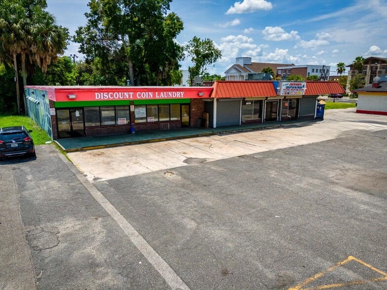 More Photos Of 20 E 9th St, Jacksonville Freestanding For Lease
