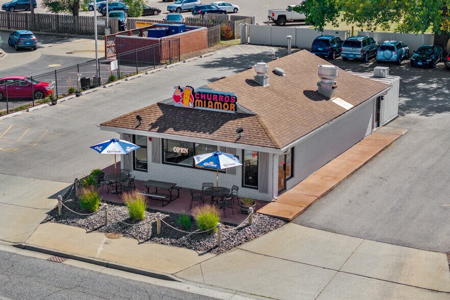 More Photos Of 2115 W Main St, St Charles Restaurant For Lease