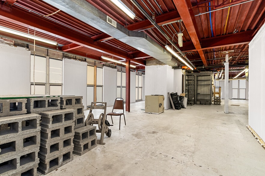 More Photos Of 20800 Greenfield Rd, Oak Park Medical For Sale