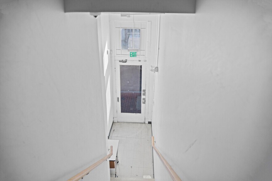 More Photos Of 3135 M St NW, Washington Storefront For Lease