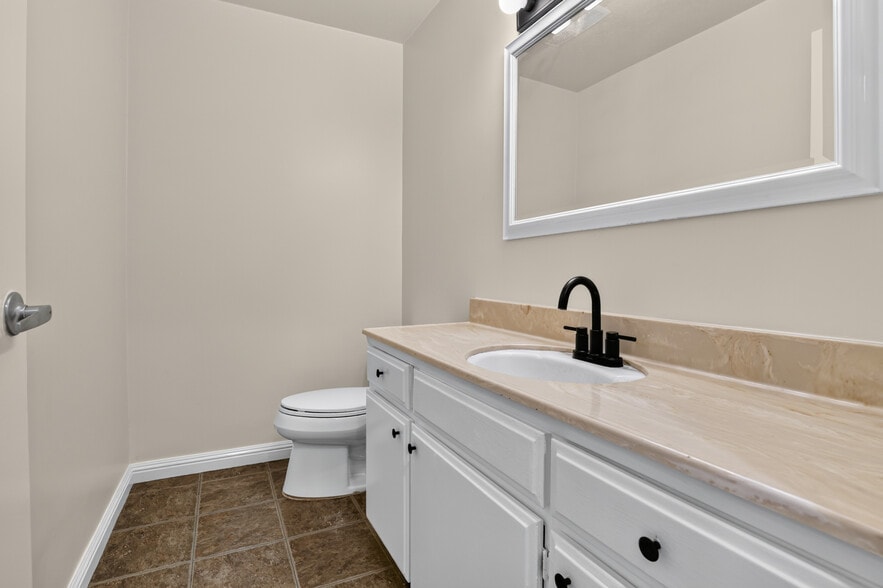 More Photos Of 4925 Sepulveda Blvd, Sherman Oaks Office For Sale