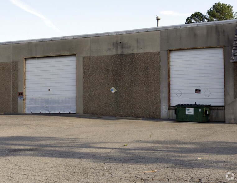 More Photos Of 197 S Redmond Rd, Jacksonville Warehouse For Lease