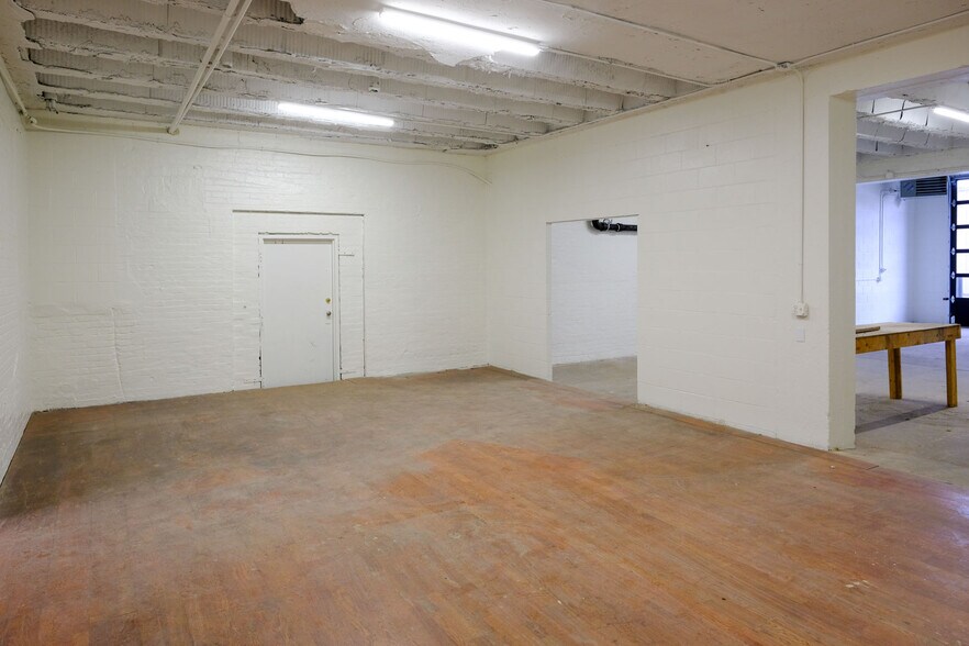 More Photos Of 408 W Main St, Benton Harbor Freestanding For Lease