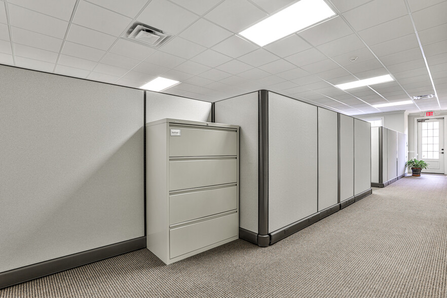 More Photos Of 1905 Woodstock Rd, Roswell Office For Lease