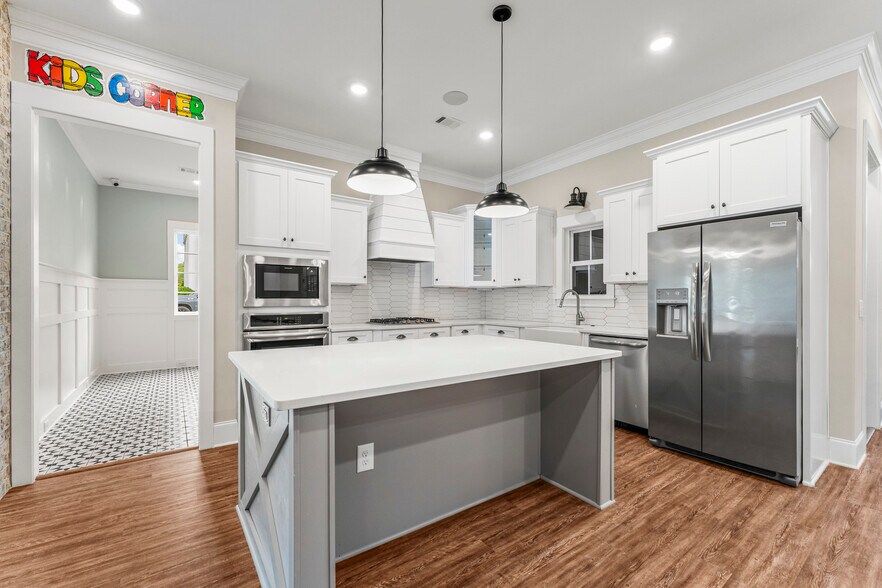 More Photos Of 102 S College St, Hamilton Flex For Sale