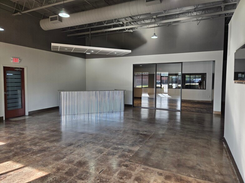 More Photos Of 1532 Stone Ridge Dr, Stone Mountain Warehouse For Lease