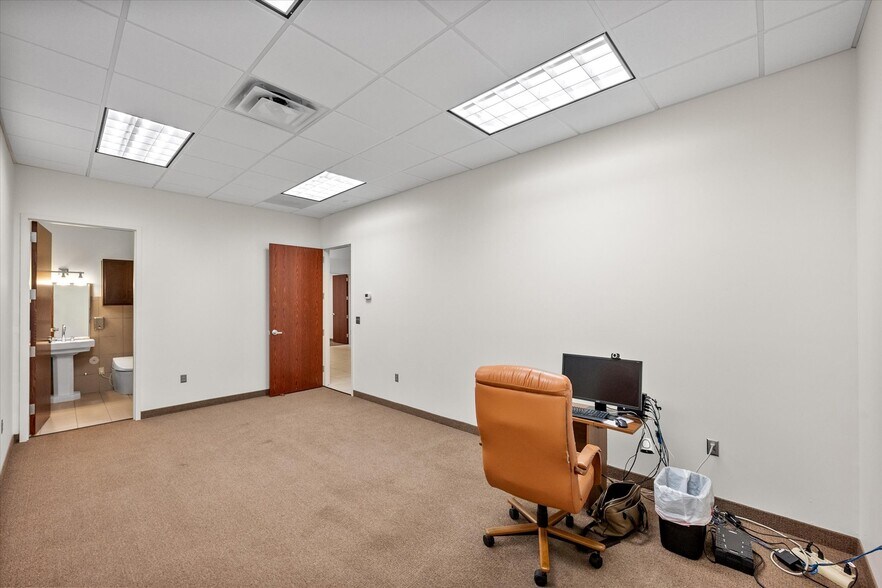 More Photos Of 820 Central Dr, Colleyville Office For Sale