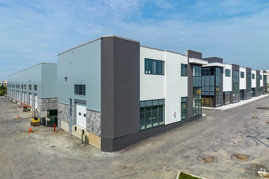 More Photos Of 5266 Solar Dr, Mississauga Manufacturing For Lease