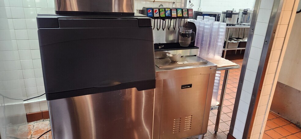 More Photos Of 14225 Jones St, Lavonia Restaurant For Sale