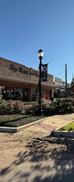 More Photos Of 137 San Augustine St, Center Industrial For Sale