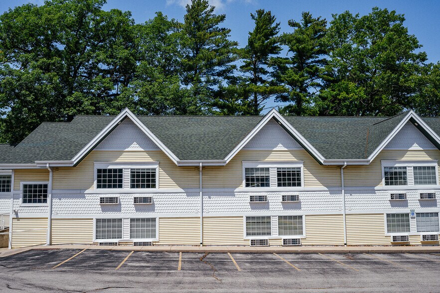 More Photos Of 461 Munson Ave, Traverse City Hotel For Sale