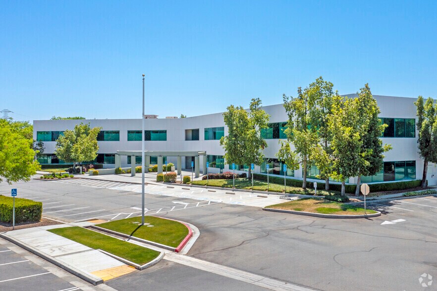 More Photos Of 5104 N Blythe Ave, Fresno Office For Sale