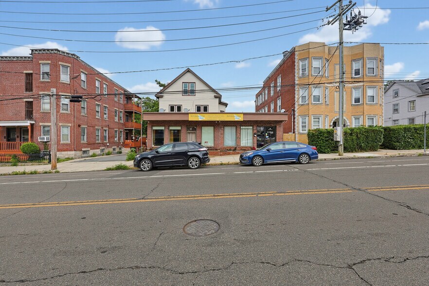More Photos Of 24-26 Montauk Ave, New London Storefront Retail Residential For Sale