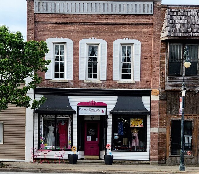More Photos Of 424 Main St, Edmore Storefront For Sale
