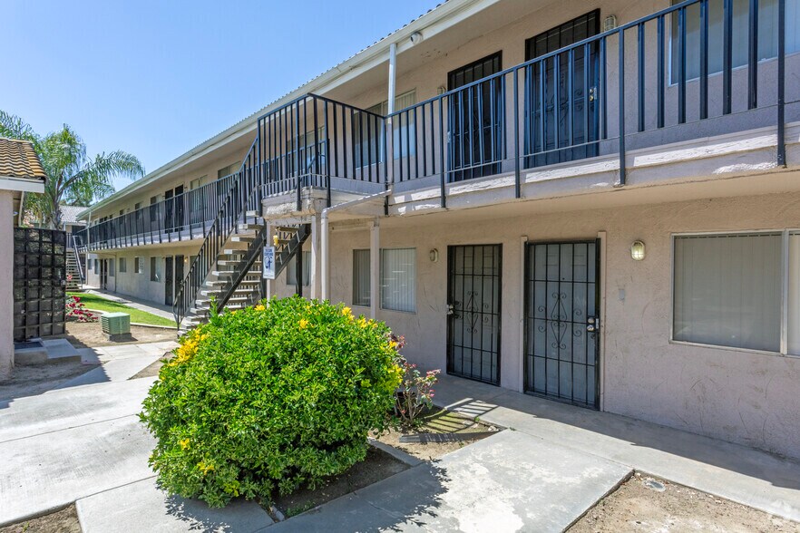More Photos Of 1905 E Pontiac Way, Fresno Apartments For Sale