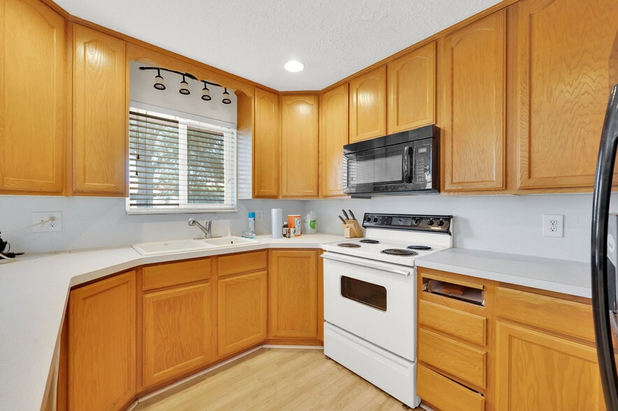 More Photos Of 2875 W 12600, Riverton Office For Sale