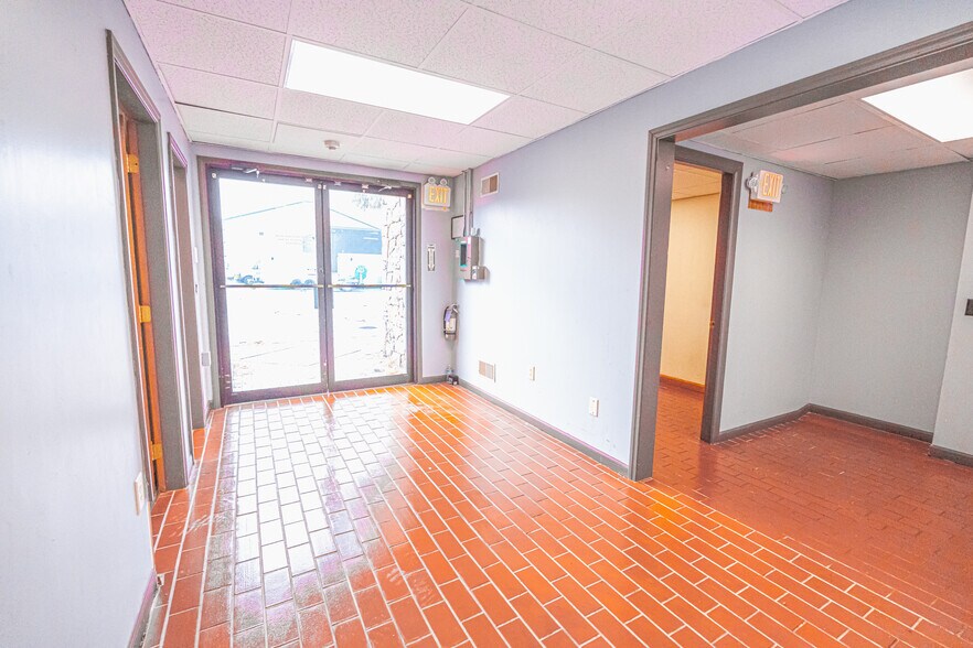 More Photos Of 63 Bleachery Ct, Warwick Distribution For Sale