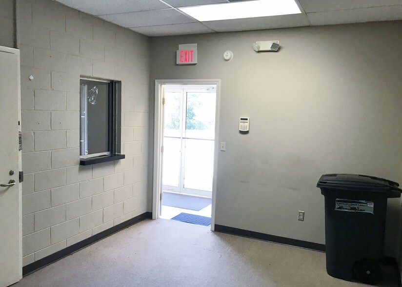 More Photos Of 450 S Church St, Fincastle Medical For Lease