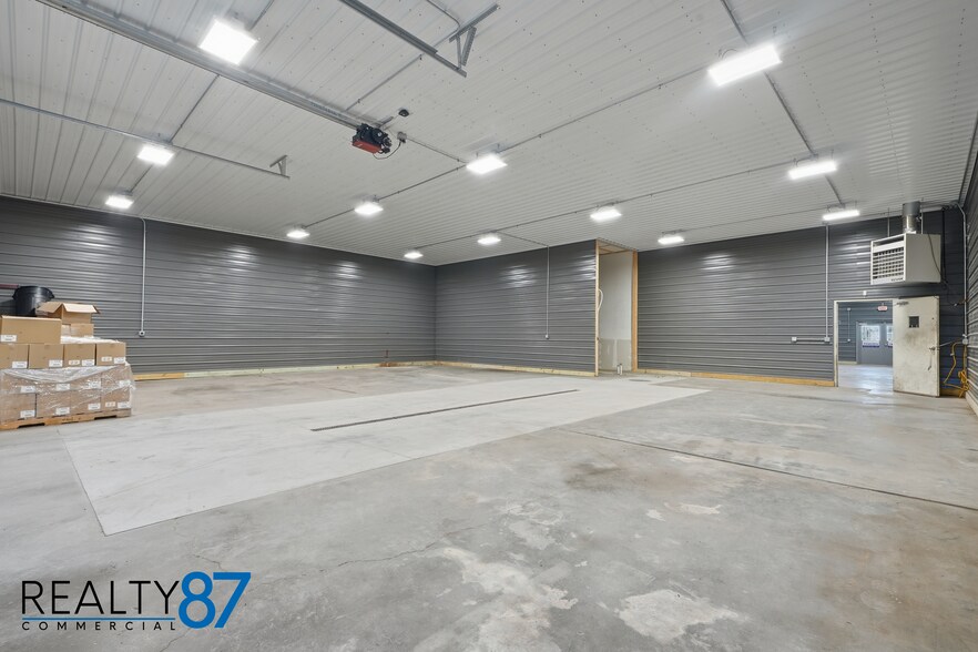 More Photos Of 4301 6th St SW, Cedar Rapids General Retail For Sale