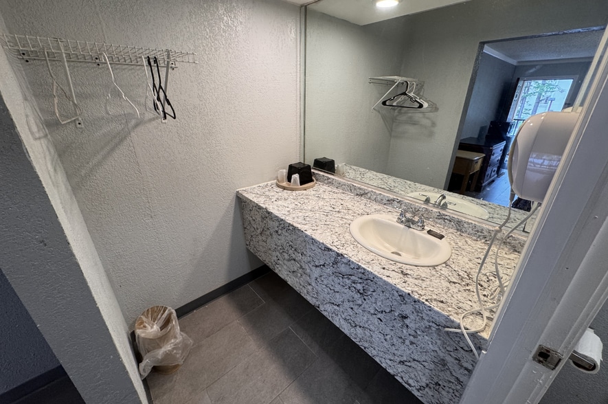 More Photos Of 206 E White Horse Pike, Galloway Hotel For Sale