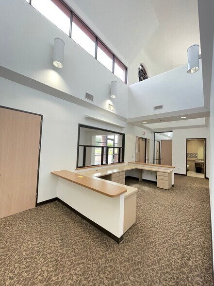 More Photos Of 215 Oak Dr S, Lake Jackson Medical For Lease