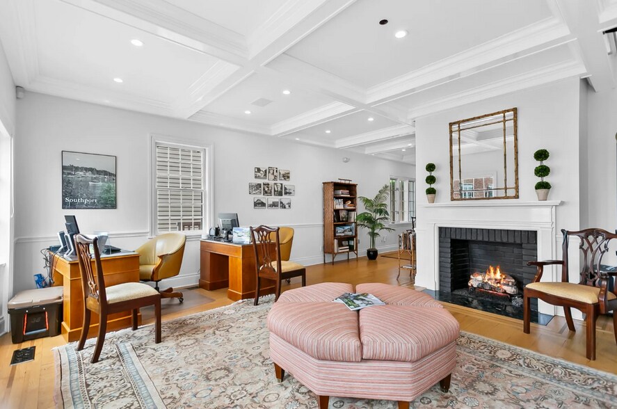 More Photos Of 656 Harbor Rd, Southport Office For Lease