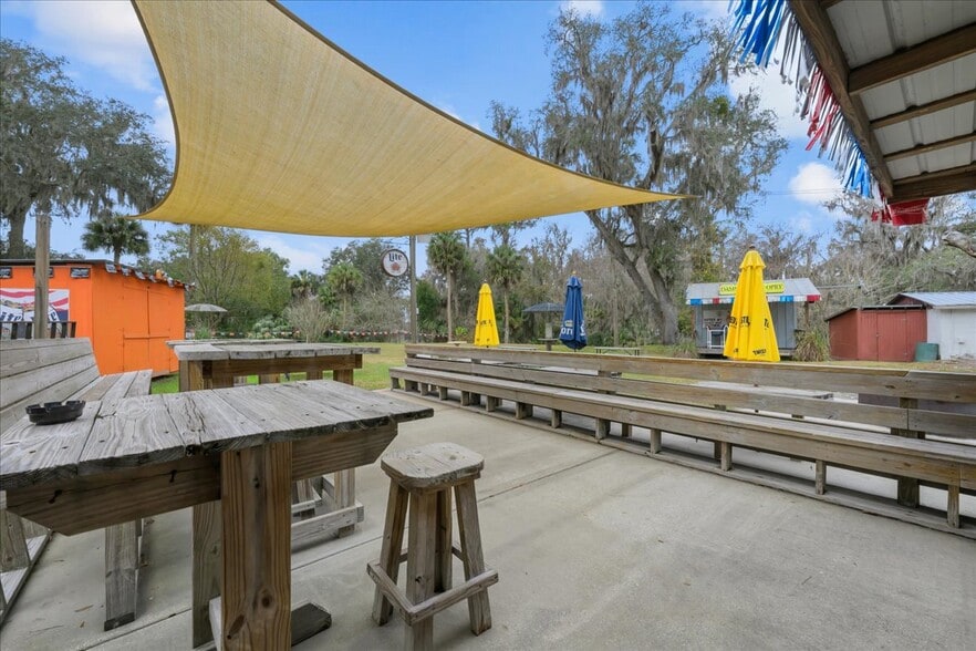 More Photos Of 337 S US Highway 17, East Palatka General Retail For Sale