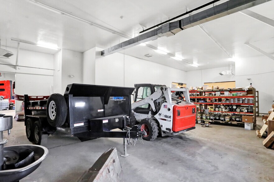 More Photos Of 1116 W County Road 450 N, Brazil Truck Terminal For Lease