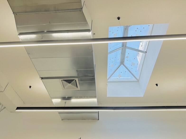 More Photos Of 294-296 Grand St, New York Storefront Retail Office For Lease