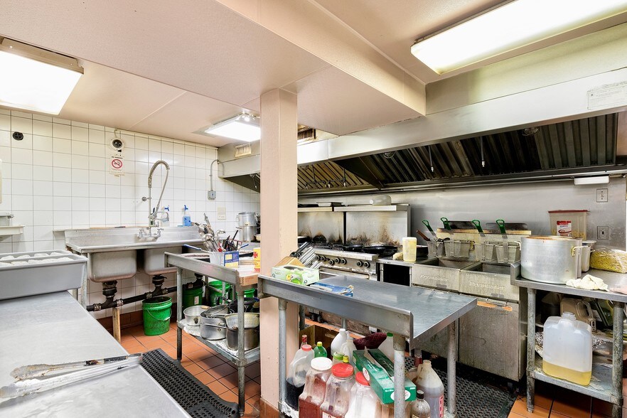 More Photos Of 15 Innis St, Staten Island General Retail For Sale