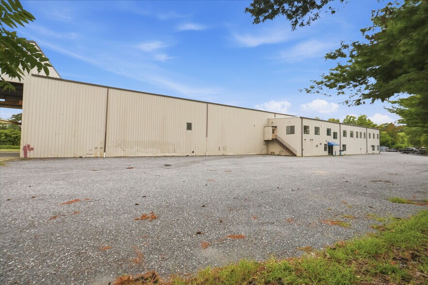 More Photos Of 521 Digiulian Blvd, Glen Burnie Warehouse For Lease