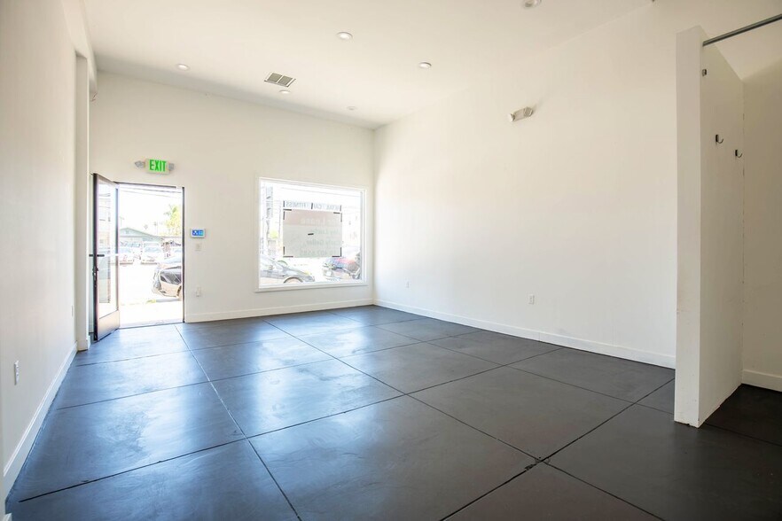 More Photos Of 1611-1619 Lincoln Blvd, Venice Storefront For Lease