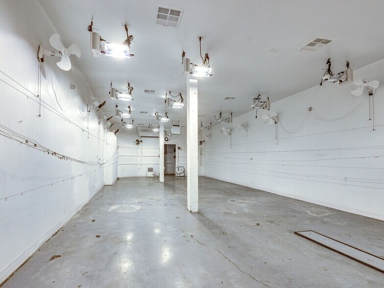 More Photos Of 212 W Main St, Shawnee Storefront Retail Office For Lease