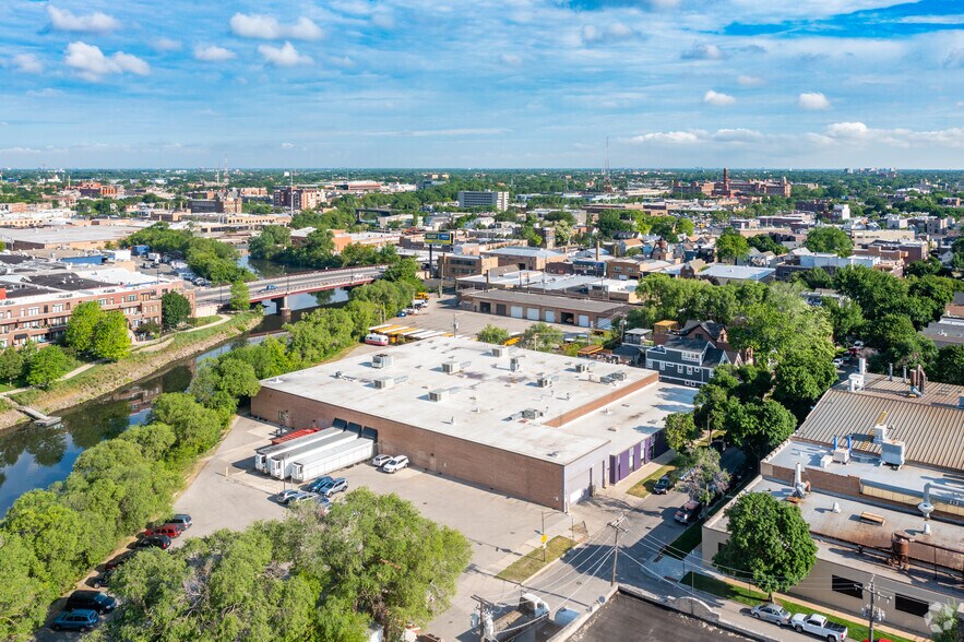 More Photos Of 2900-2950 N Oakley Ave, Chicago Manufacturing For Lease