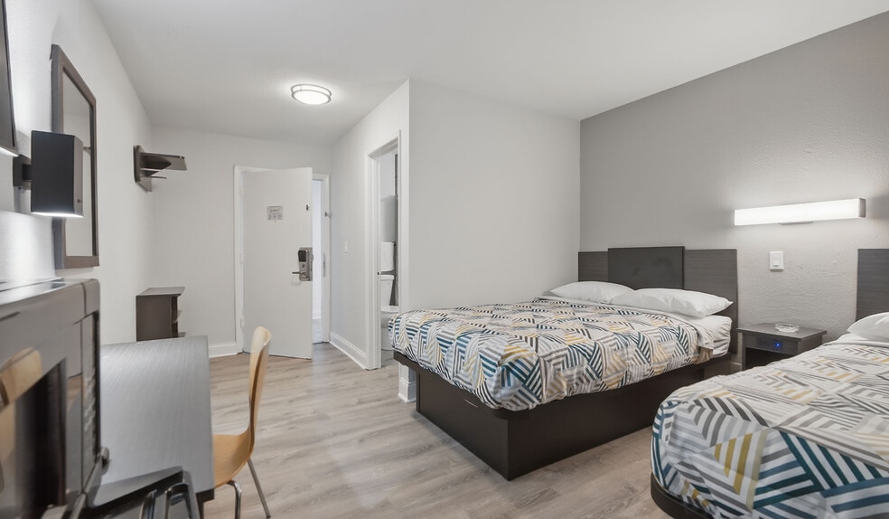More Photos Of 1600 N Main St, Normal Hotel For Sale