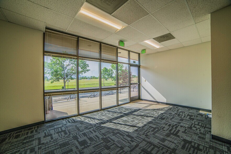 More Photos Of 1915 Aerotech Dr, Colorado Springs Office For Lease