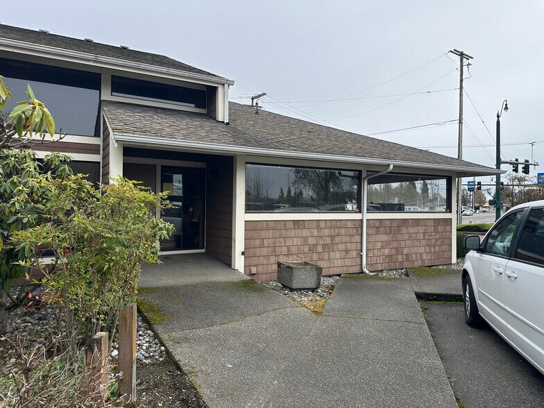 More Photos Of 1006 Fryar Ave, Sumner Office For Sale
