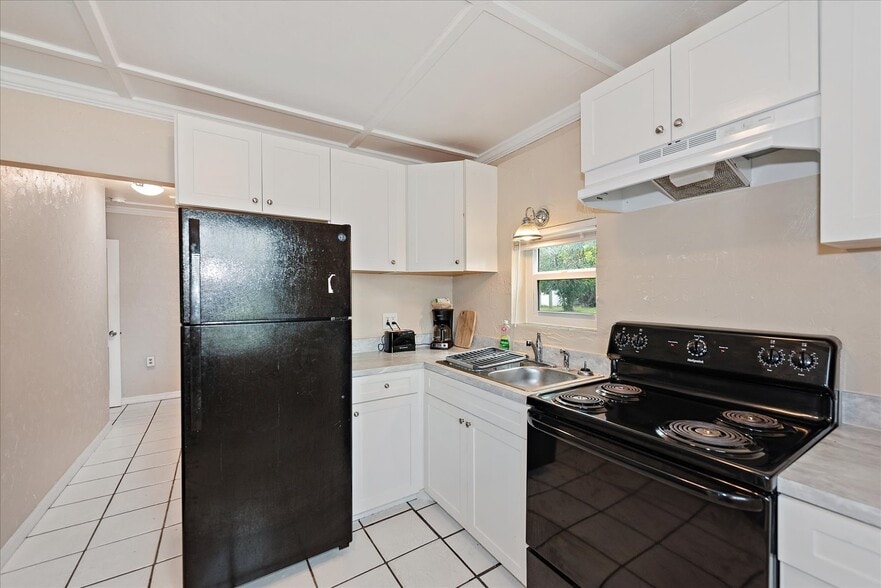 More Photos Of 1905 Oakley Ave, Fort Myers Apartments For Sale