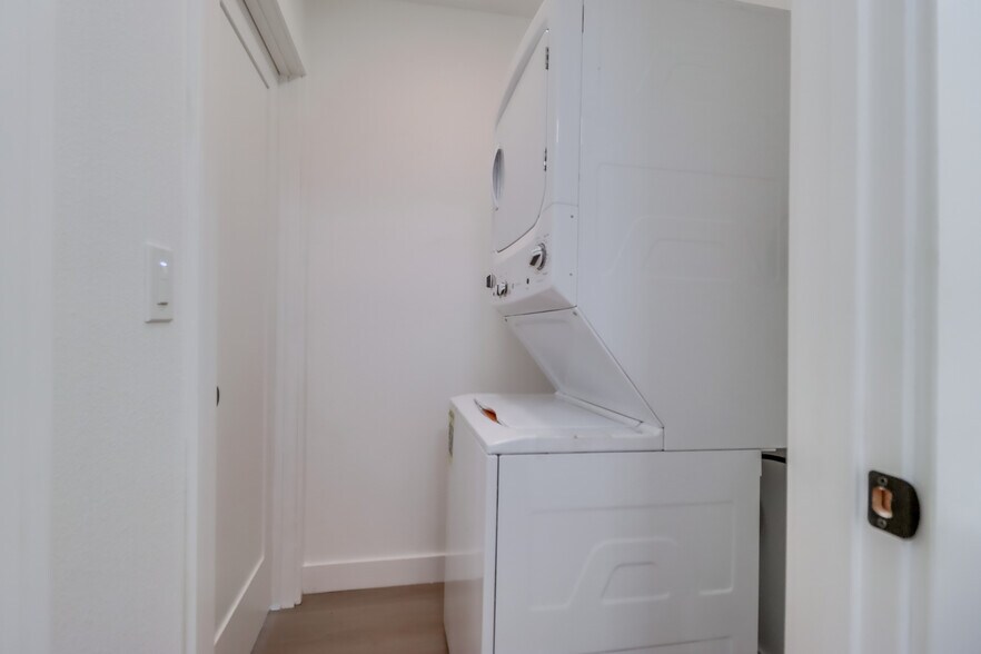 More Photos Of 569 Park Way, Chula Vista Apartments For Sale