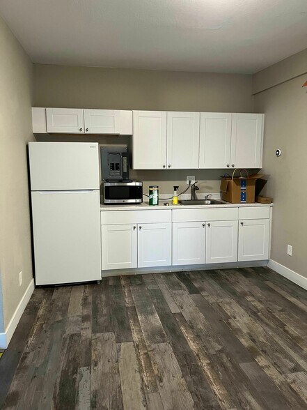 More Photos Of 11983 14th Ave, Aurora Industrial For Lease