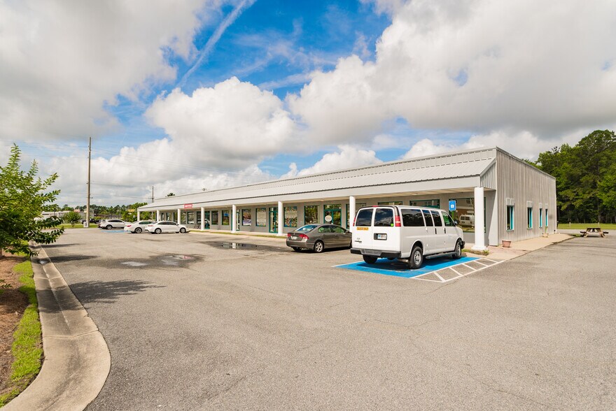 More Photos Of 740 E General Stewart Way, Hinesville General Retail For Lease