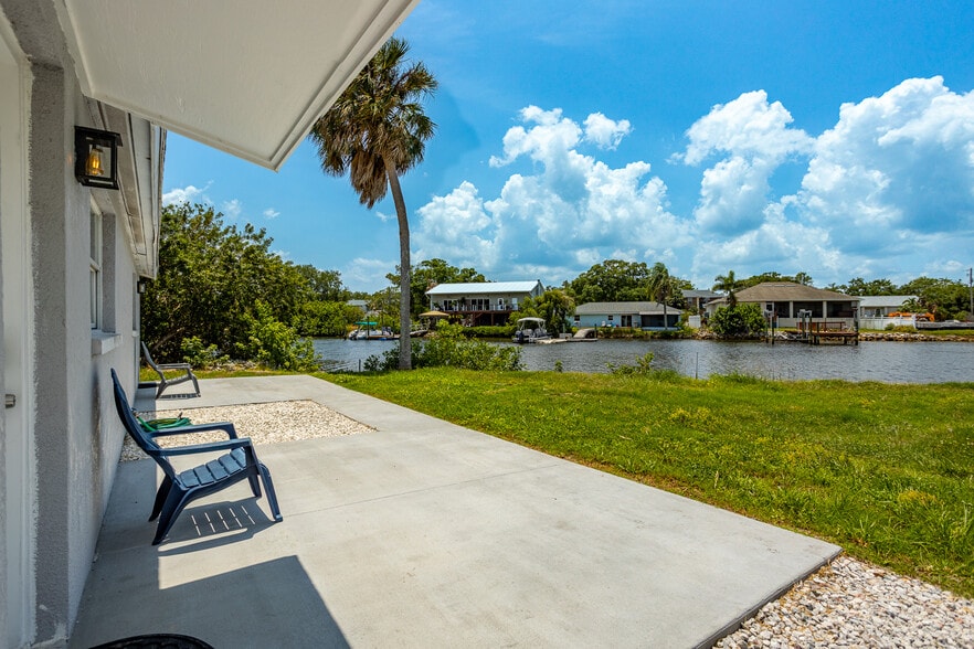 More Photos Of 8820 Rocky Creek Dr, Tampa Apartments For Sale